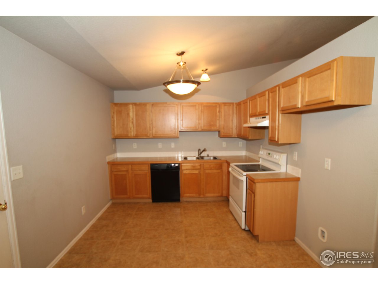342 East 28th St Road Greeley, CO 80631 - Photo 8 of 18 Kitchen