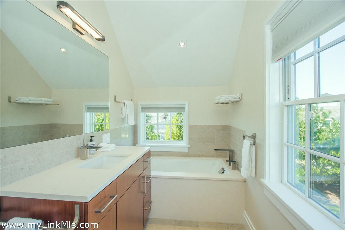 26 Quidnet Road Nantucket, MA 02554 - Photo 18 of 38 Gallery Image 18