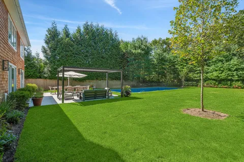 $3,495,000 | 31 East Gate Road, Wainscott, NY 11975