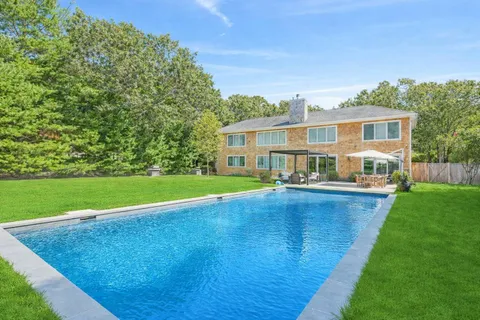 $3,495,000 | 31 East Gate Road, Wainscott, NY 11975
