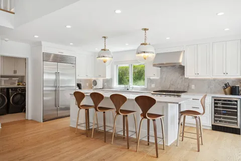 $3,495,000 | 31 East Gate Road, Wainscott, NY 11975