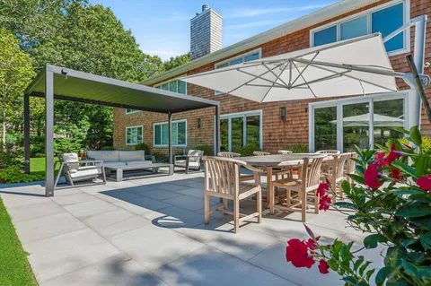a view of backyard with seating space and garden