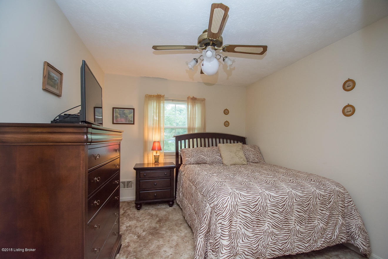 10401 St Rene Road Louisville, KY 40299 - Photo 27 of 41 Bedroom 3