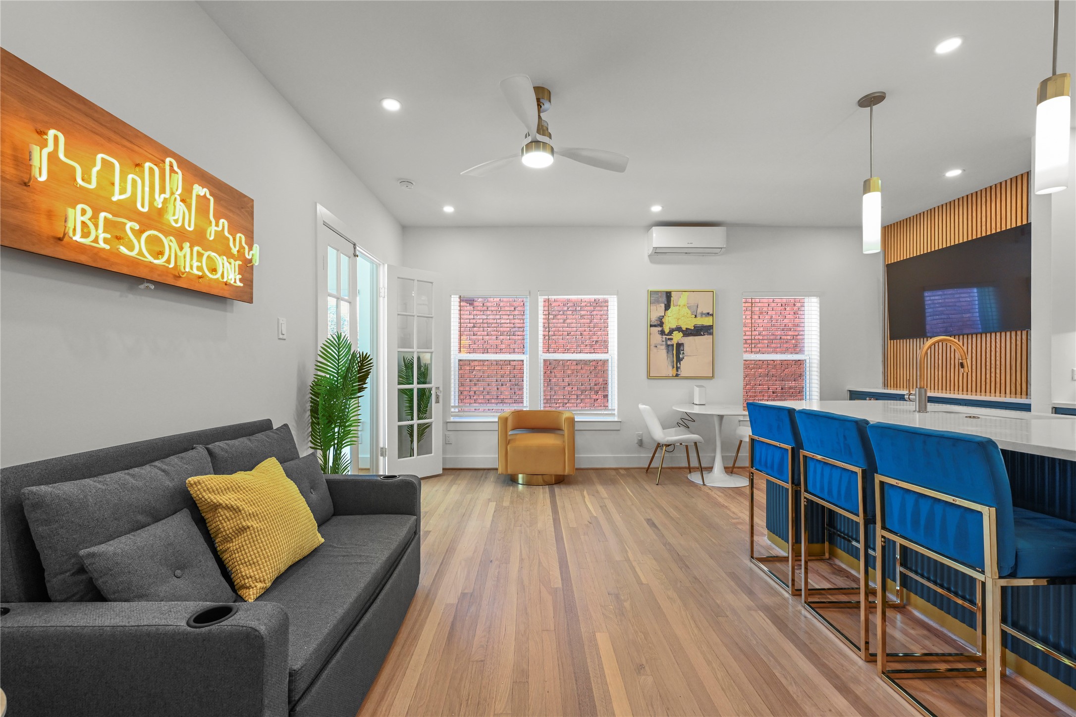808 Sul Ross Street, Unit 6 Houston, TX 77006 - Photo 17 of 17 a living room with furniture and a wooden floor