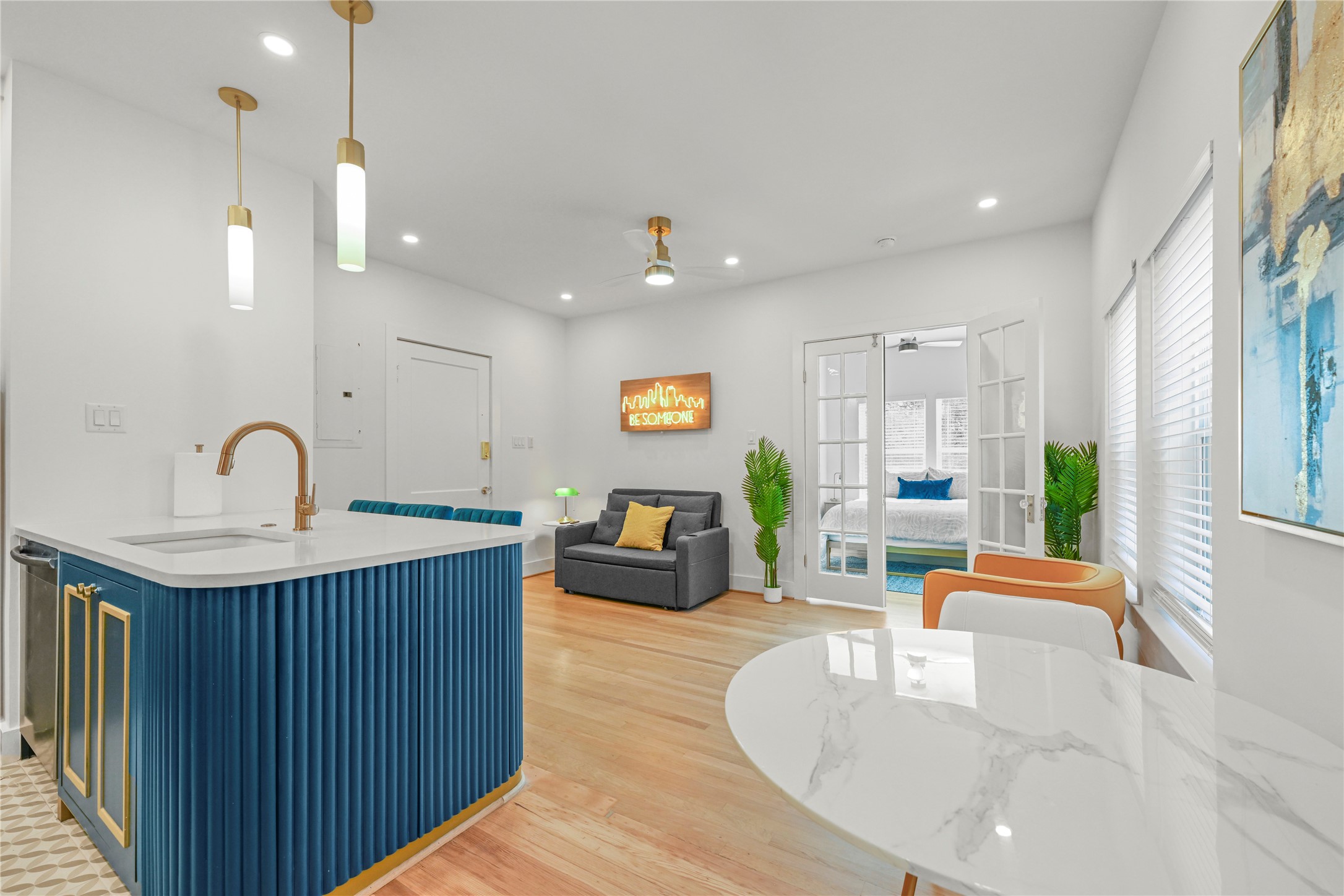 808 Sul Ross Street, Unit 6 Houston, TX 77006 - Photo 2 of 17 a very nice looking dining room with a large window