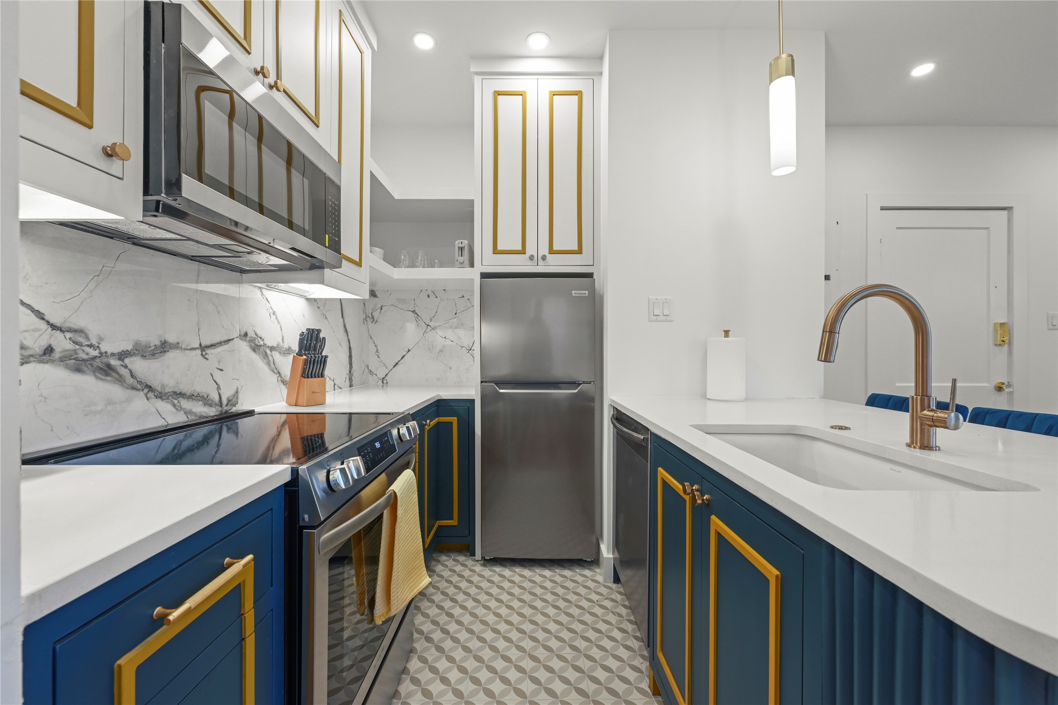 808 Sul Ross Street, Unit 6 Houston, TX 77006 - Photo 3 of 17 a kitchen with stainless steel appliances granite countertop a sink and a refrigerator