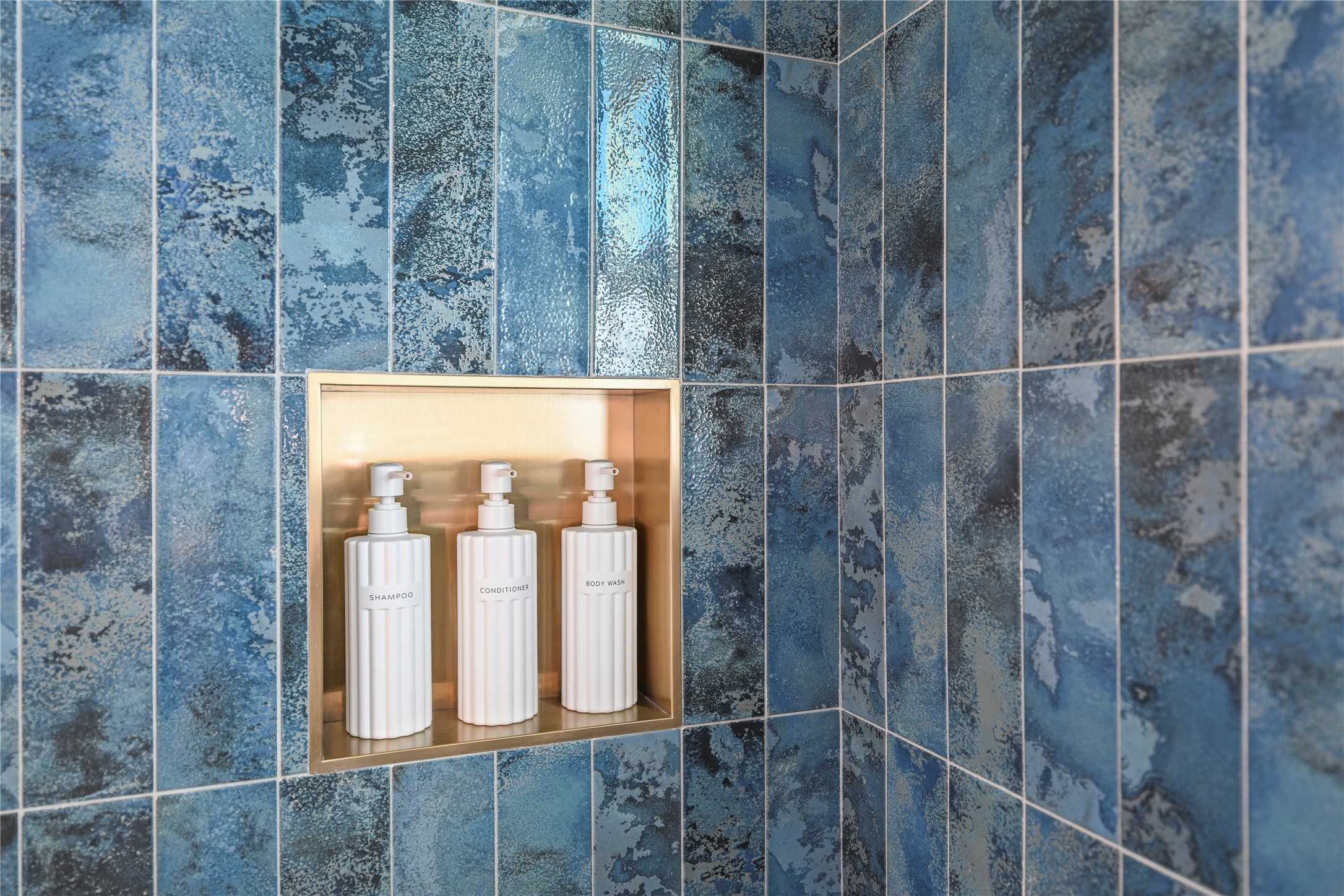 808 Sul Ross Street, Unit 6 Houston, TX 77006 - Photo 9 of 17 a bathroom with a shower