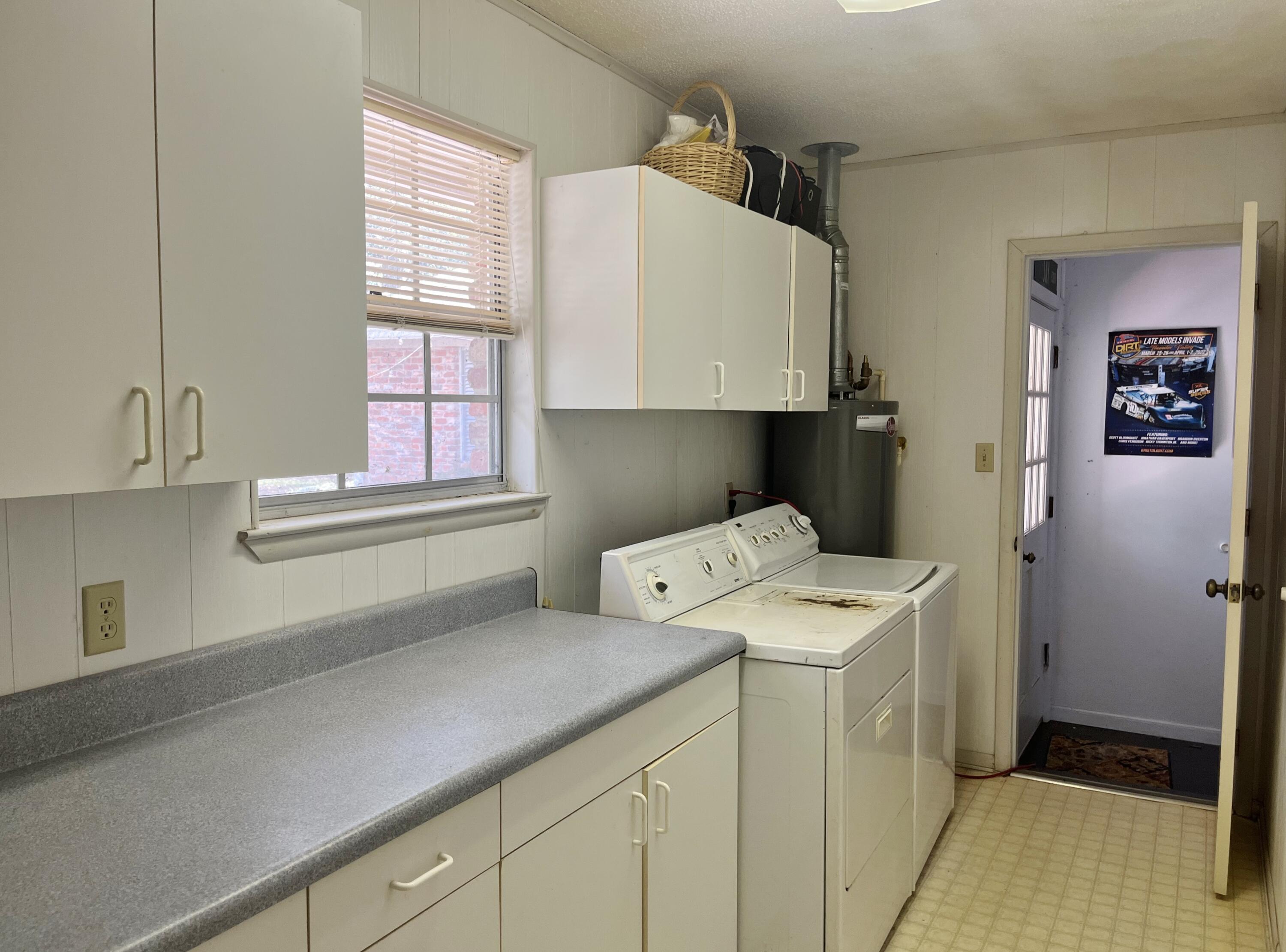 64 Linwood Road Northwest Fort Walton Beach, FL 32547 - Photo 26 of 40 Laundry Room