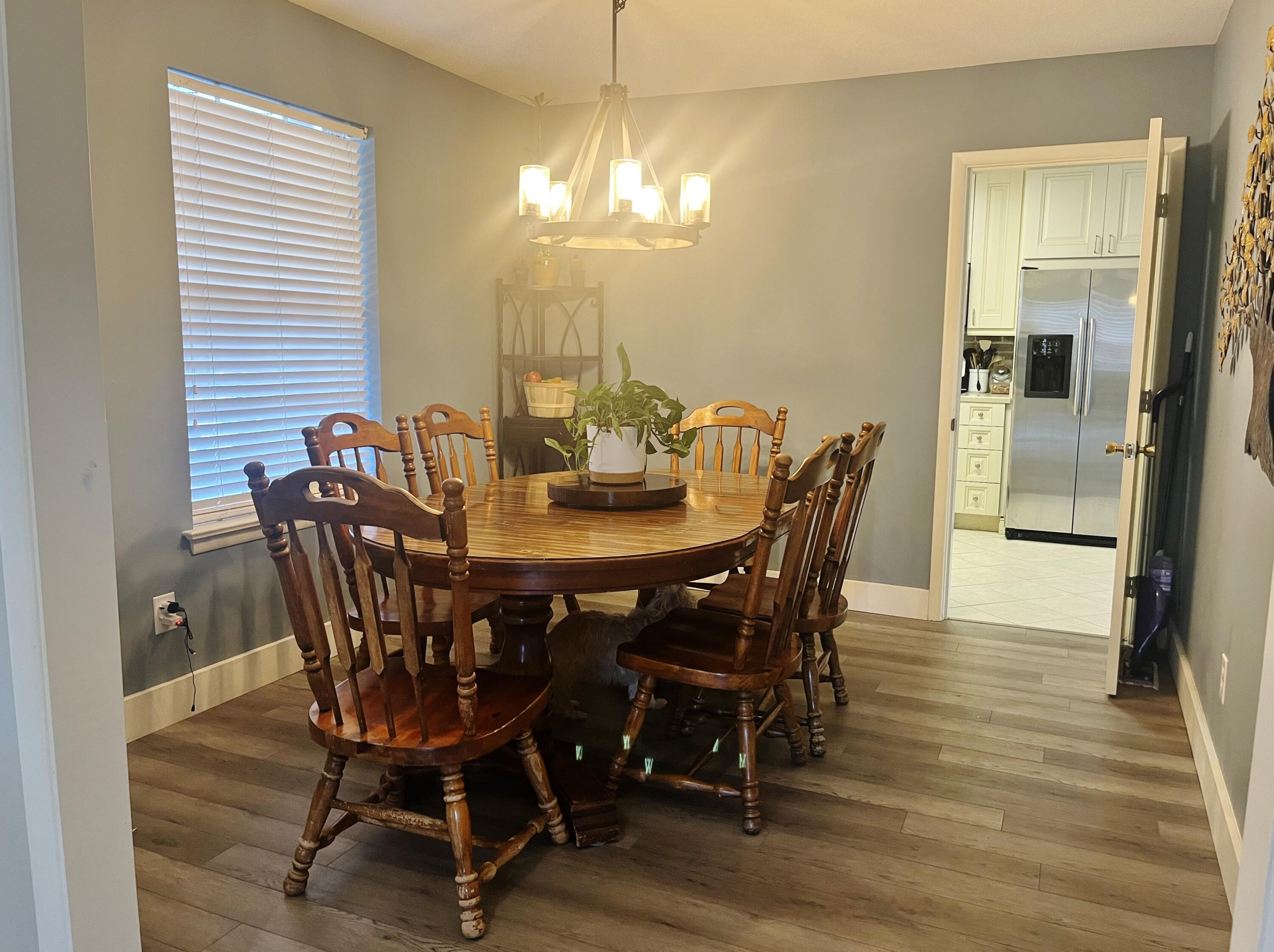 64 Linwood Road Northwest Fort Walton Beach, FL 32547 - Photo 3 of 40 Dining Room