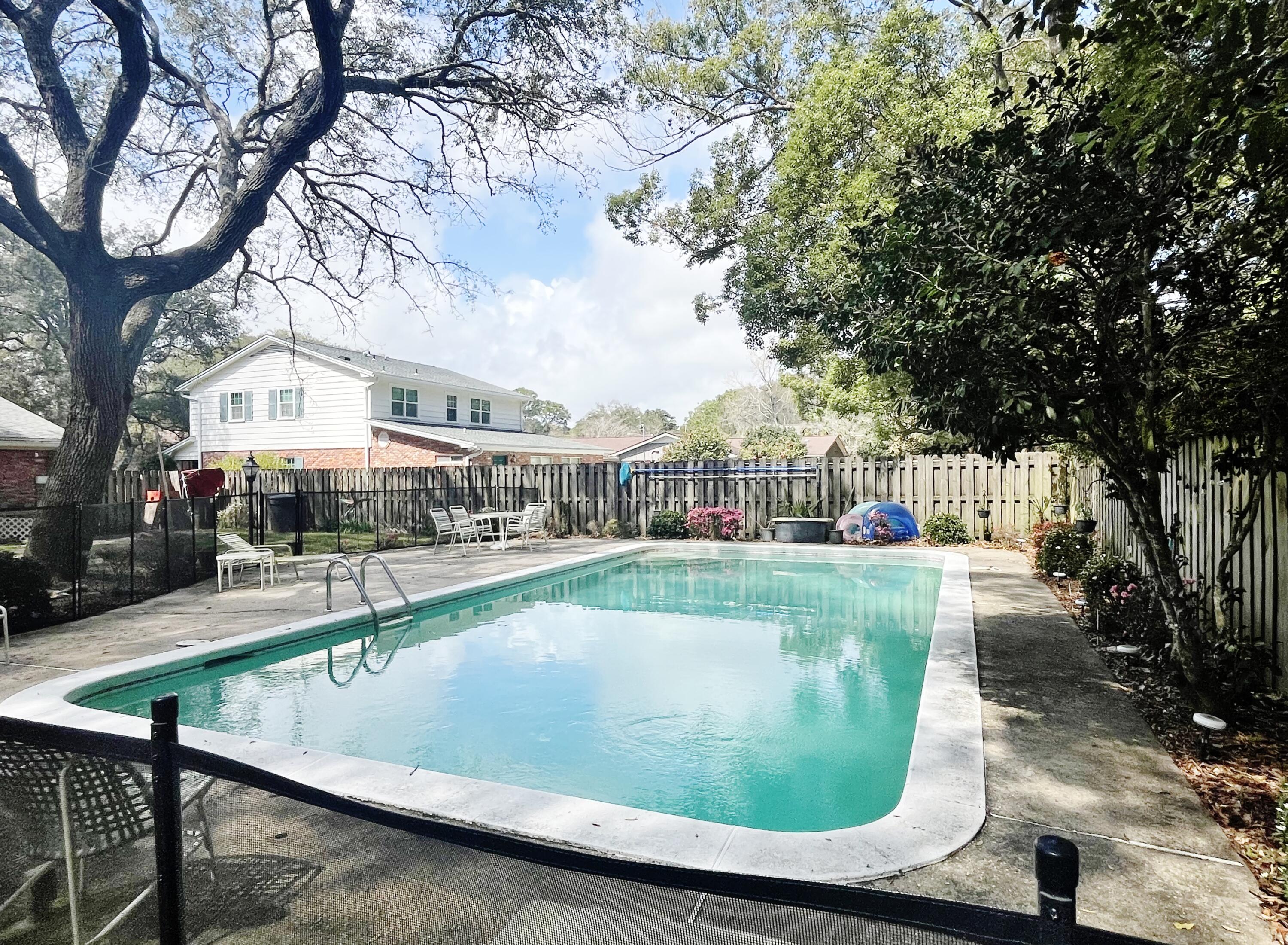 64 Linwood Road Northwest Fort Walton Beach, FL 32547 - Photo 31 of 40 HUGE pool!