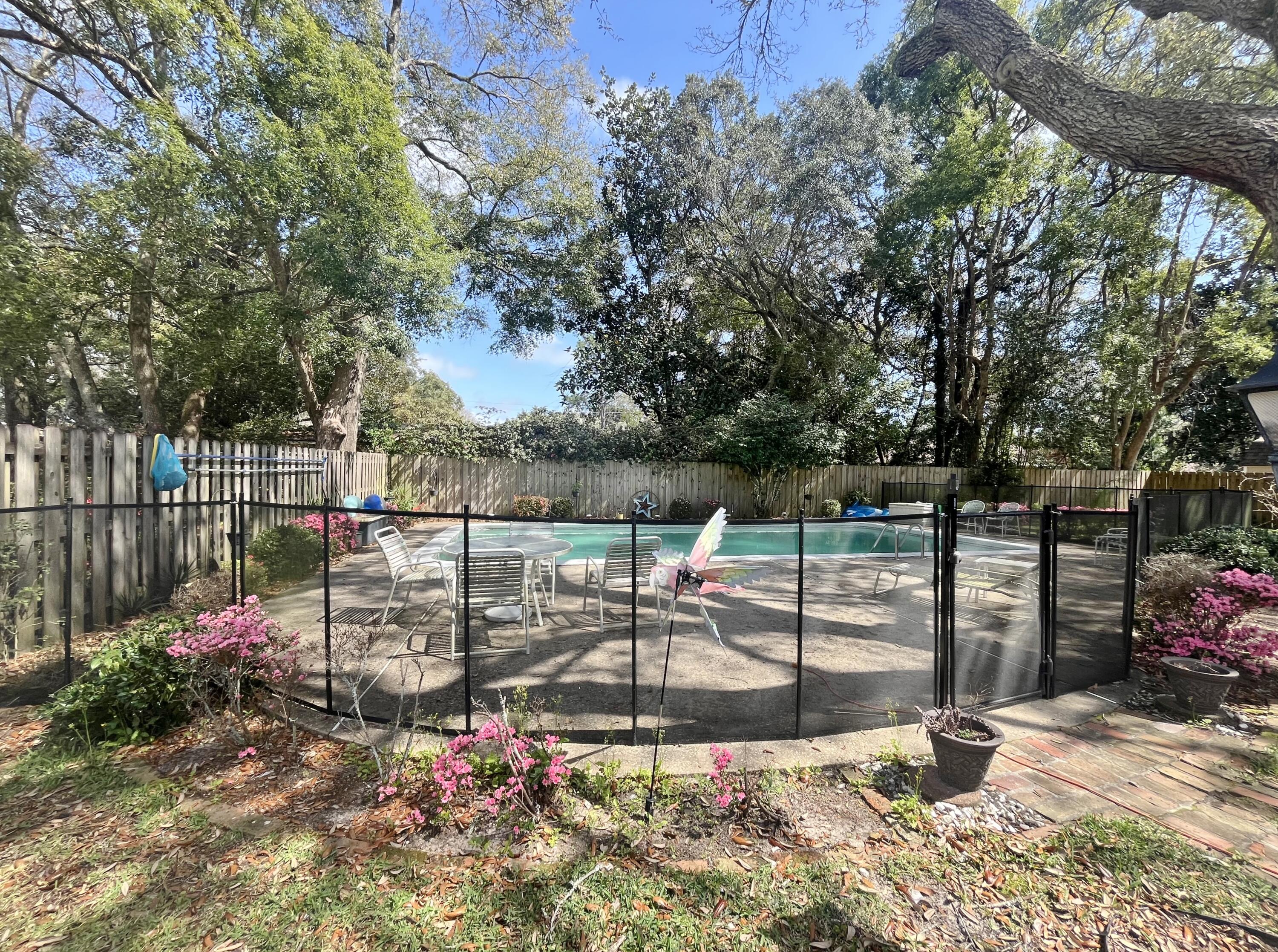 64 Linwood Road Northwest Fort Walton Beach, FL 32547 - Photo 34 of 40 Fenced in Pool