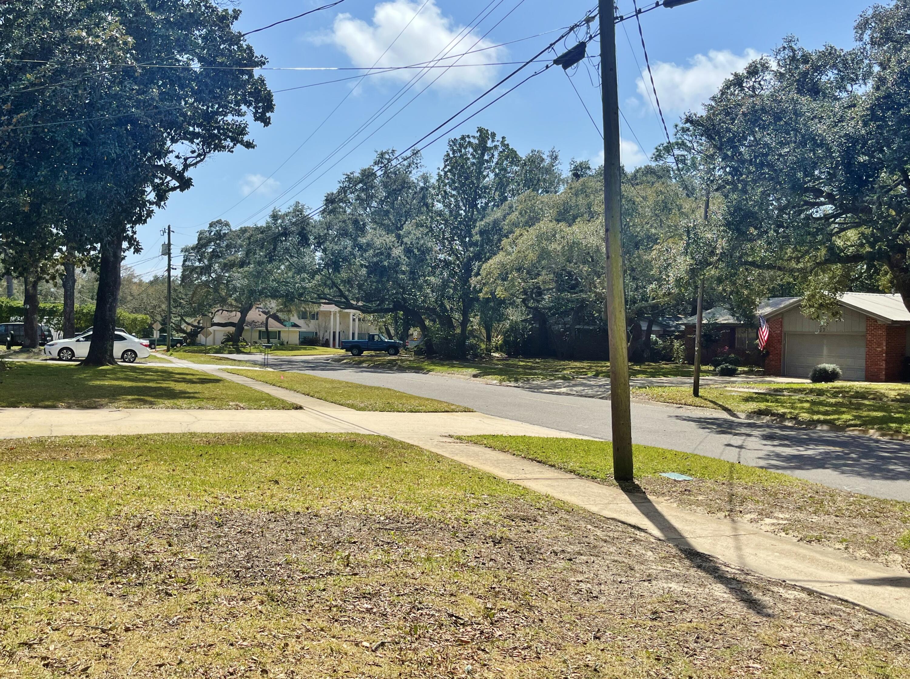 64 Linwood Road Northwest Fort Walton Beach, FL 32547 - Photo 38 of 40 View Left
