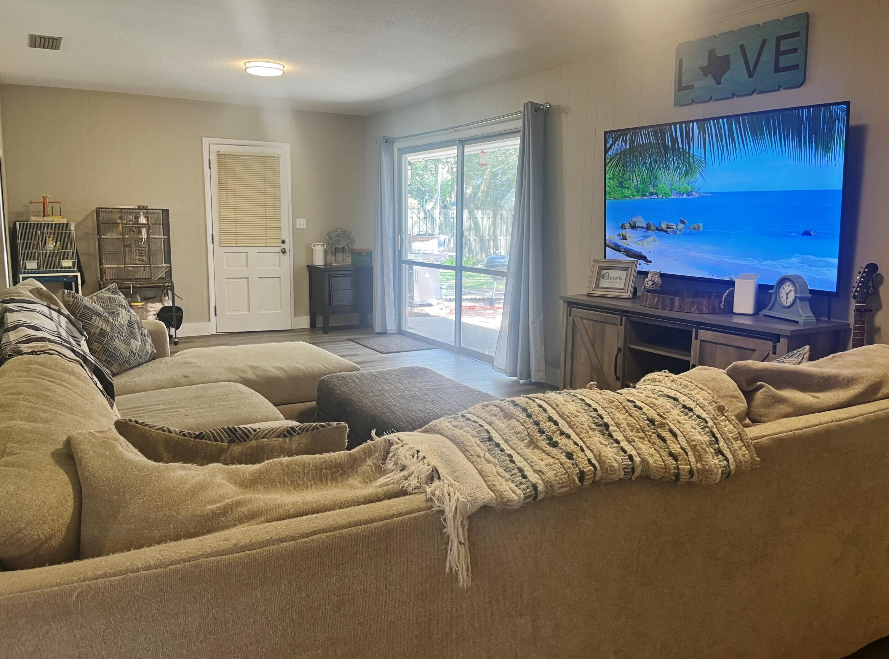 64 Linwood Road Northwest Fort Walton Beach, FL 32547 - Photo 8 of 40 Living Room