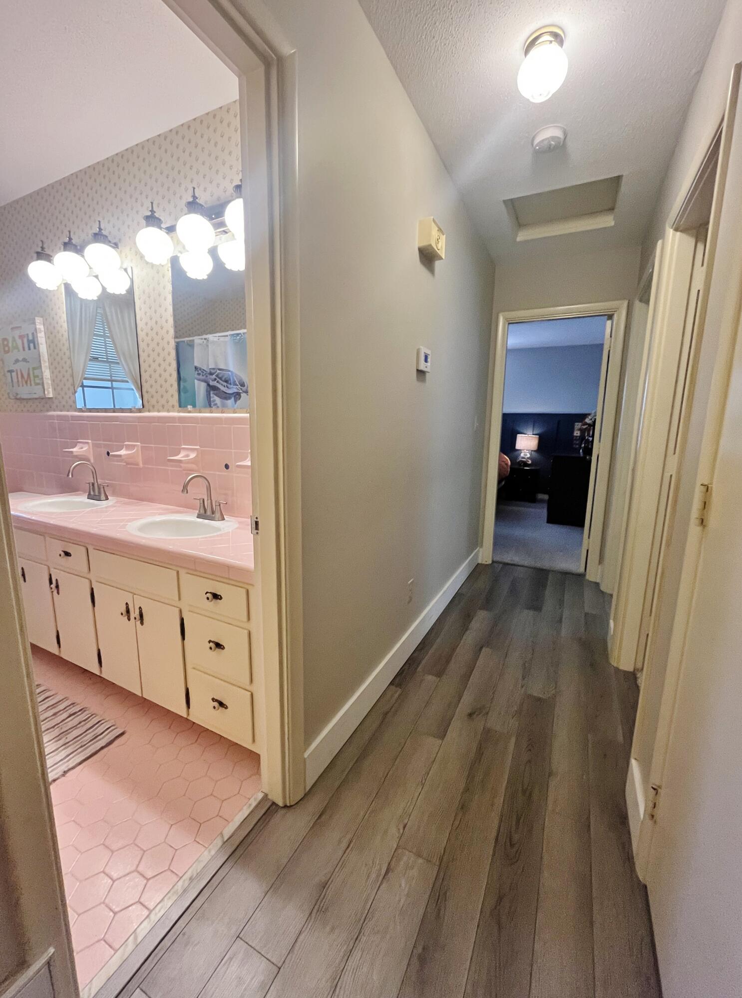 64 Linwood Road Northwest Fort Walton Beach, FL 32547 - Photo 10 of 40 Hallway to bedrooms