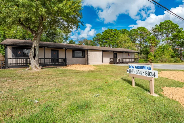 a view of an outdoor space
