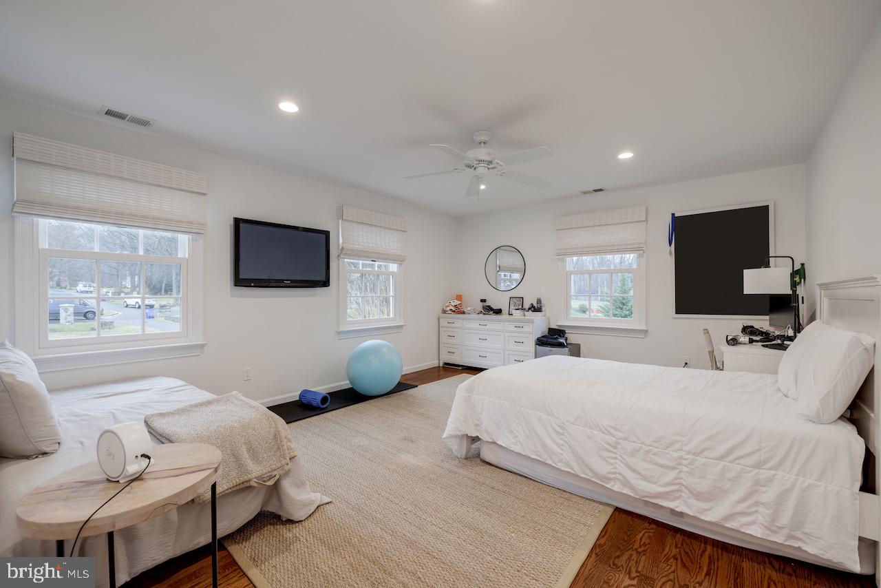 8701 Belmart Road Potomac, MD 20854 - Photo 25 of 39 2nd Upper Level Bedroom
