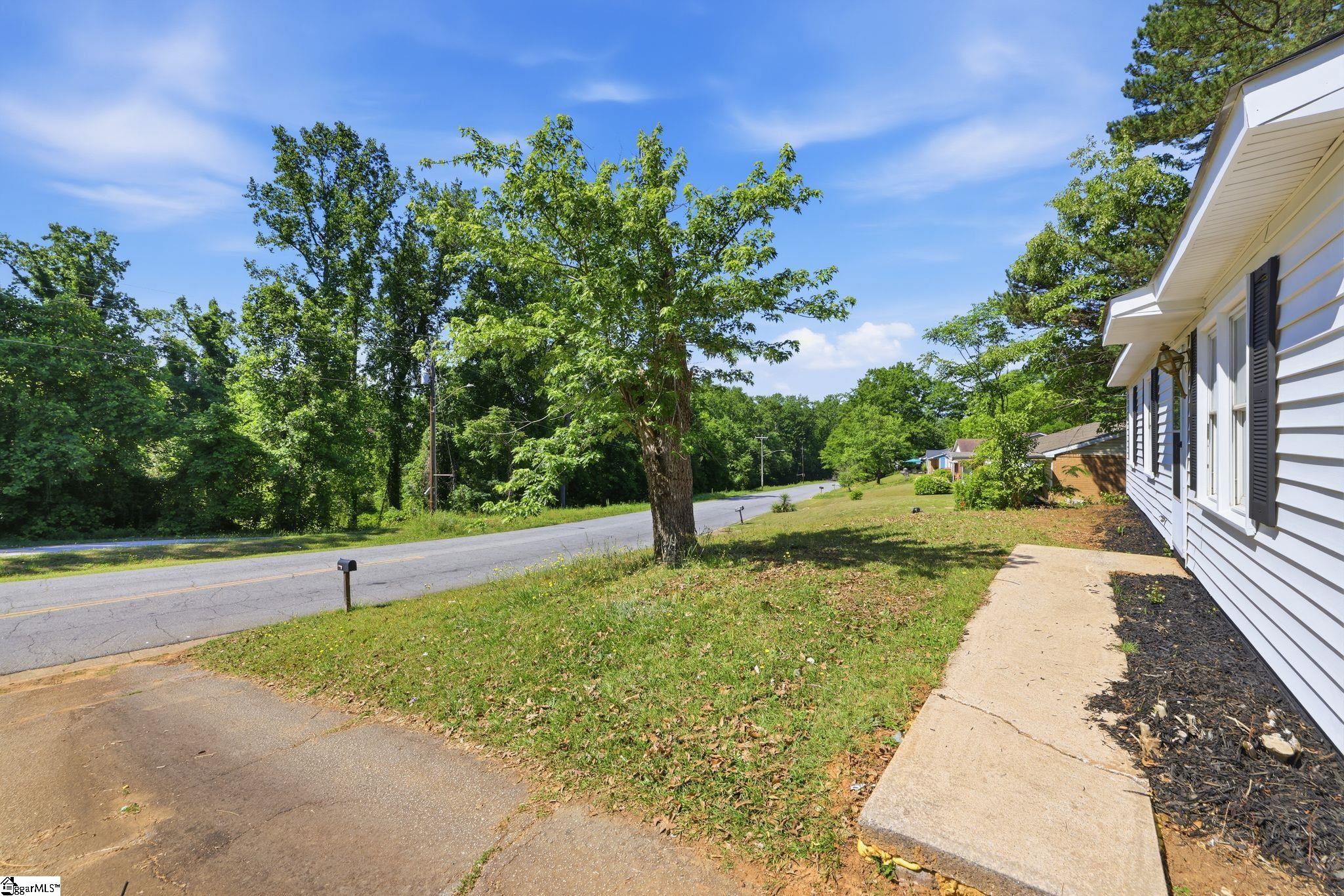 388 Vanderbilt Road Spartanburg, SC 29301 - Photo 4 of 34 Gallery Image 4