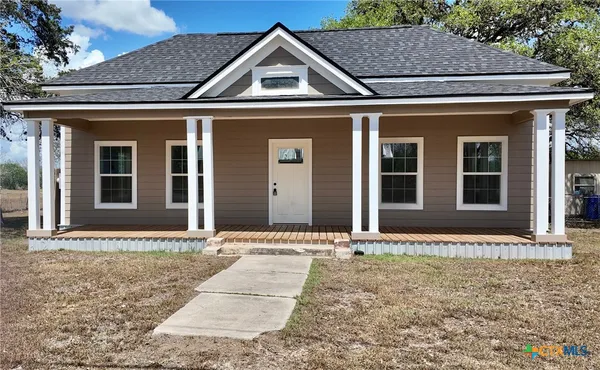 $399,000 | 210 Julia Street, Yoakum, TX 77995