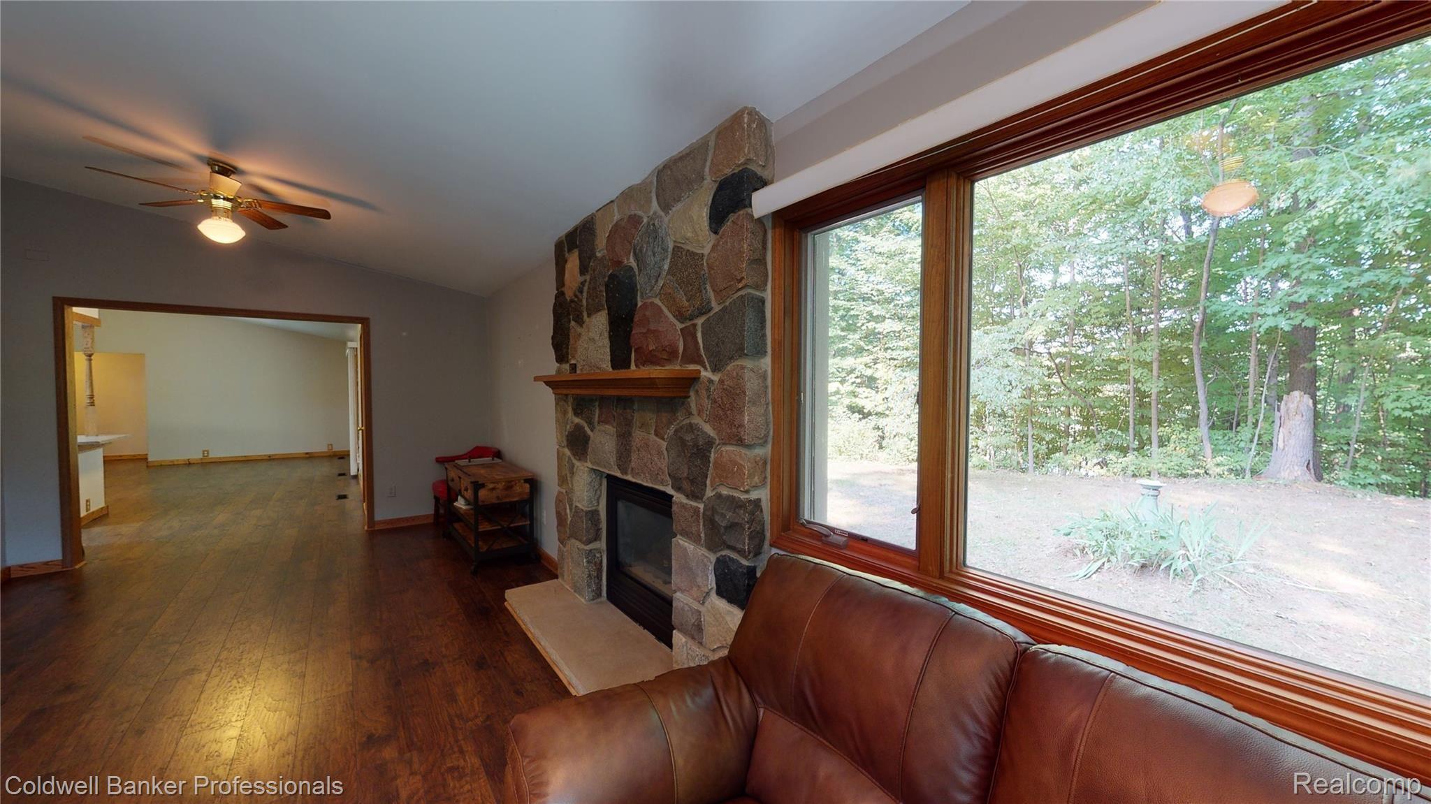 96 West Coulter Road Lapeer, MI 48446 - Photo 35 of 62 Living view .jpg