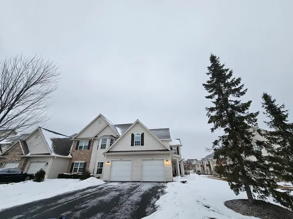 $1,950 | 1850 Stoney Lane, Unit 419, Slinger, WI 53086