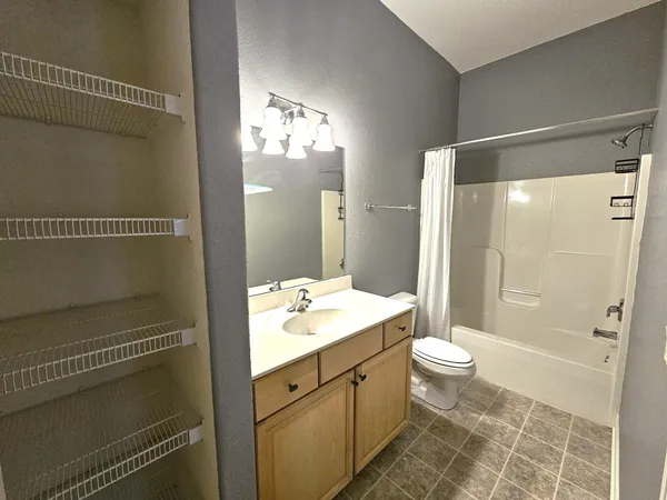 $1,950 | 1850 Stoney Lane, Unit 419, Slinger, WI 53086