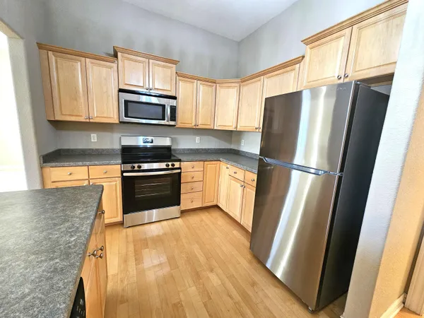 $1,950 | 1850 Stoney Lane, Unit 419, Slinger, WI 53086