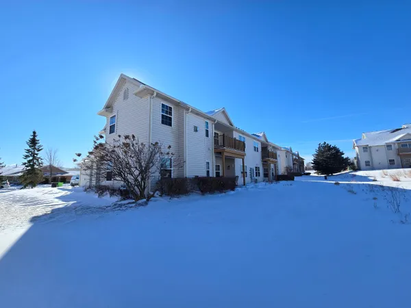 $1,950 | 1850 Stoney Lane, Unit 419, Slinger, WI 53086