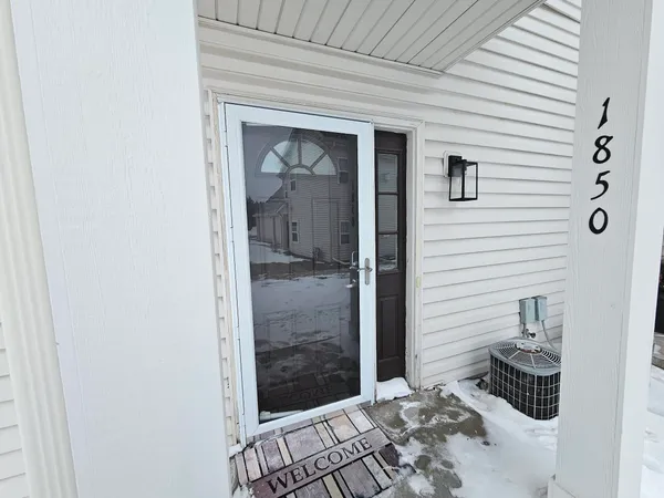 $1,950 | 1850 Stoney Lane, Unit 419, Slinger, WI 53086