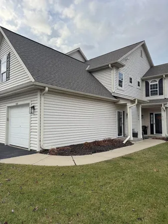 $1,950 | 1850 Stoney Lane, Unit 419, Slinger, WI 53086