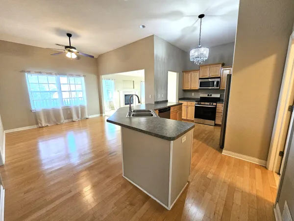 $1,950 | 1850 Stoney Lane, Unit 419, Slinger, WI 53086