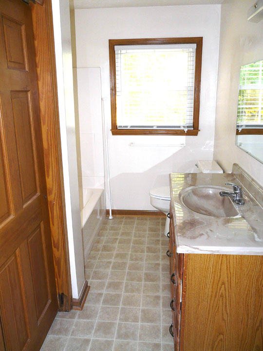 3662 Keagy Road Southwest Roanoke, VA 24018 - Photo 5 of 11 hall-bath