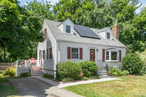 $798,000 | 7 Curve Street, Bedford, MA 01730