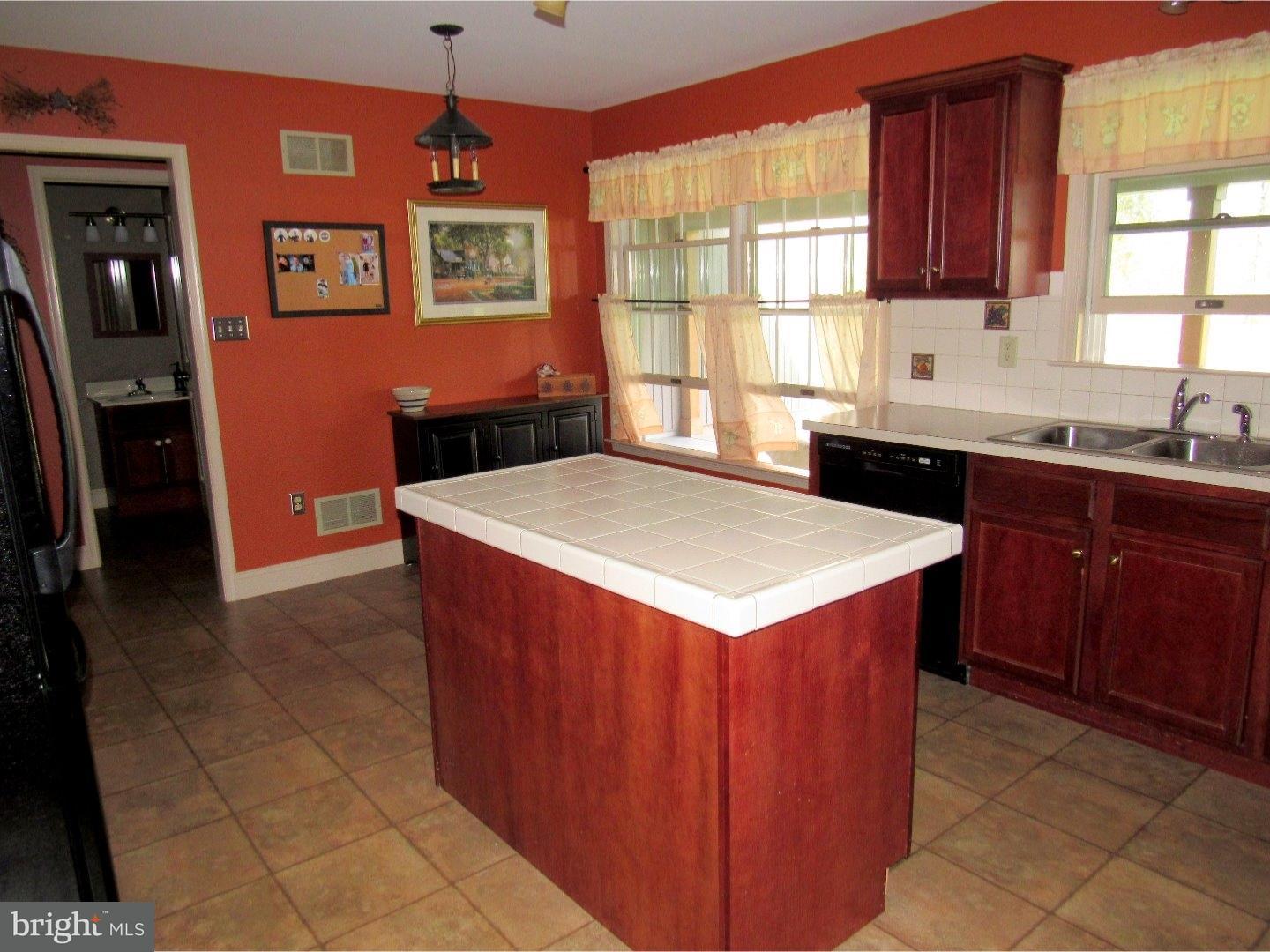 262 Ridge Road Telford, PA 18969 - Photo 6 of 25 Kitchen