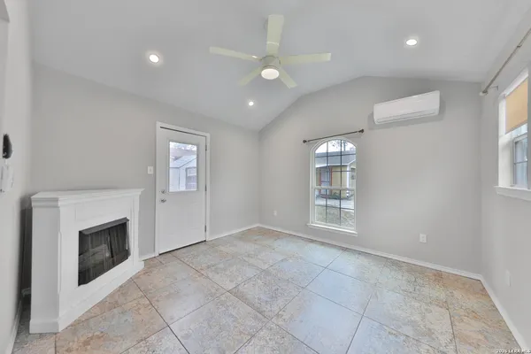 $1,125 | 106 Waugh Street, San Antonio, TX 78223
