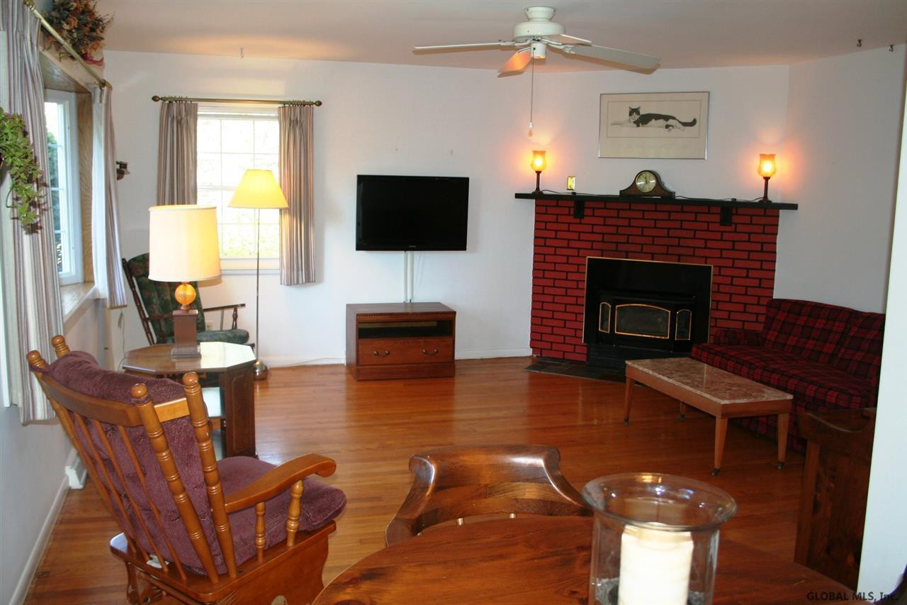 34 Carson Road Bethlehem, NY 12054 - Photo 3 of 16 Photo 3