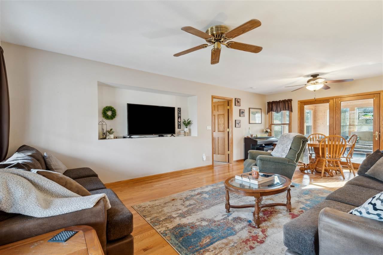 4089 Crestview Road Northeast Solon, IA 52333 - Photo 5 of 44 Gallery Image 5