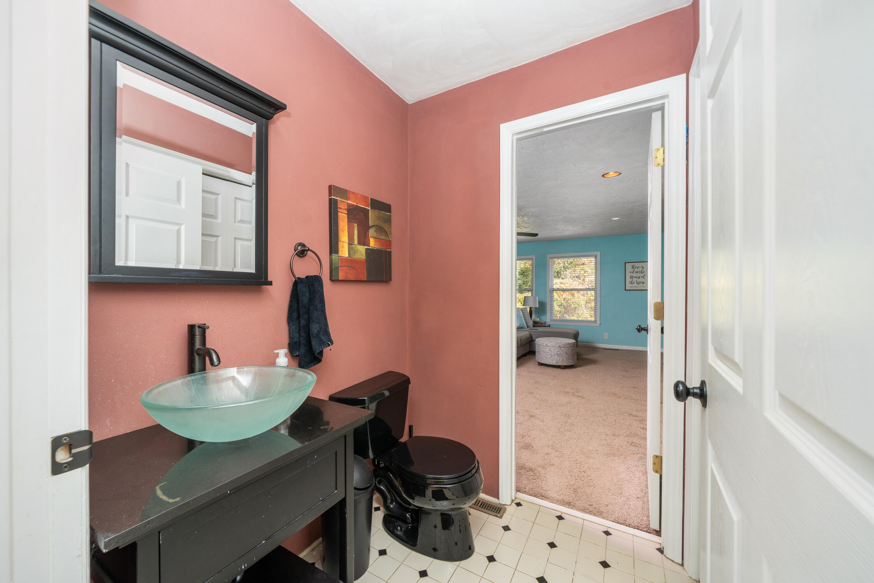 191 Pin Oak Drive Blue Ridge, VA 24064 - Photo 17 of 26 a workspace with furniture and window