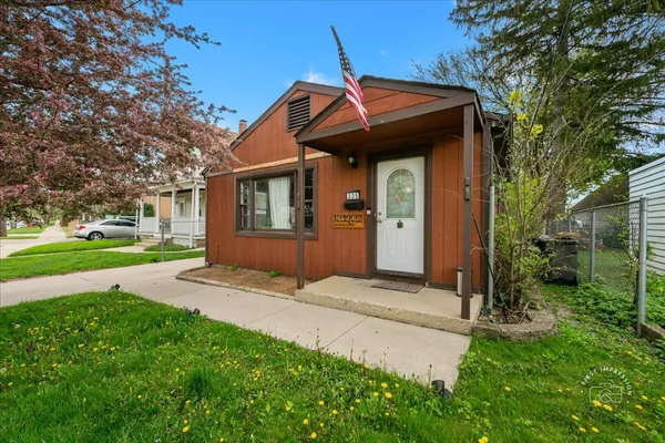 $289,000 | 335 Silver Street, Elgin, IL 60123