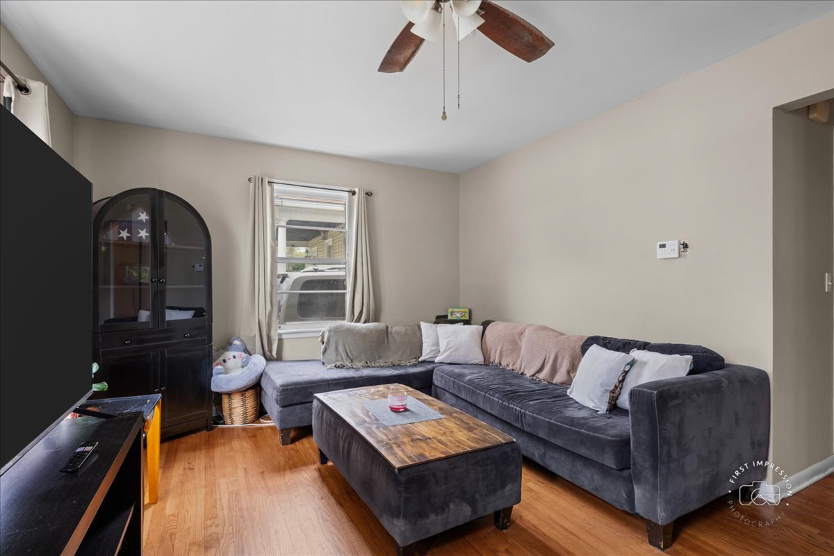 335 Silver Street Elgin, IL 60123 - Photo 2 of 14