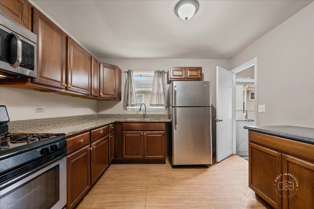335 Silver Street Elgin, IL 60123 - Photo 5 of 14