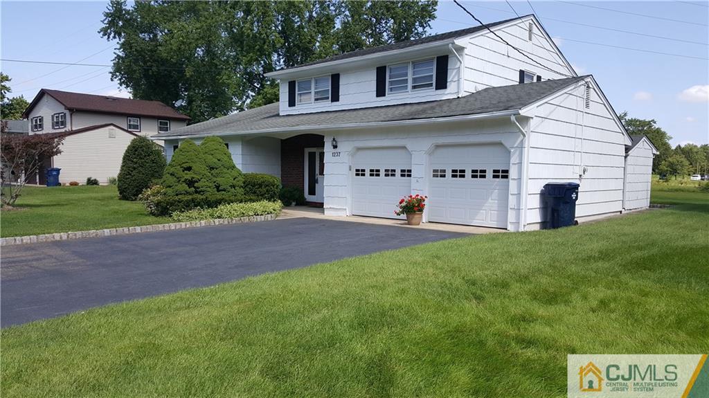 1237 Carlisle Road North Brunswick, NJ 08902 - Photo 3 of 20 Gallery Image 3