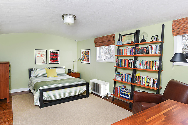 1004 Pontiac Road Wilmette, IL 60091 - Photo 18 of 28 a bedroom with furniture and a book shelf