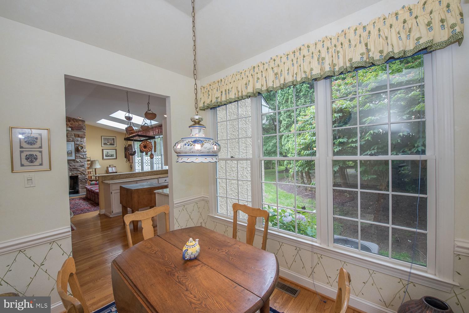 201 3 Rivers Court, Unit 101 Berwyn, PA 19312 - Photo 15 of 30 Breakfast room next to kitchen