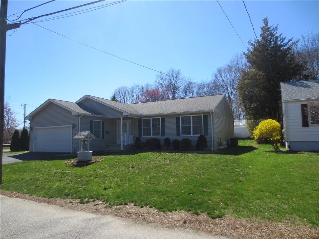 18 Macarthur Road Woonsocket, RI 02895 - Photo 1 of 28