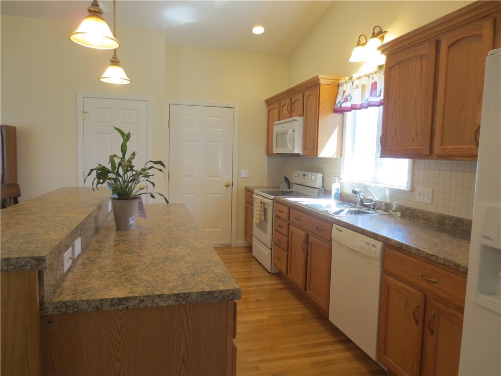 18 Macarthur Road Woonsocket, RI 02895 - Photo 11 of 28
