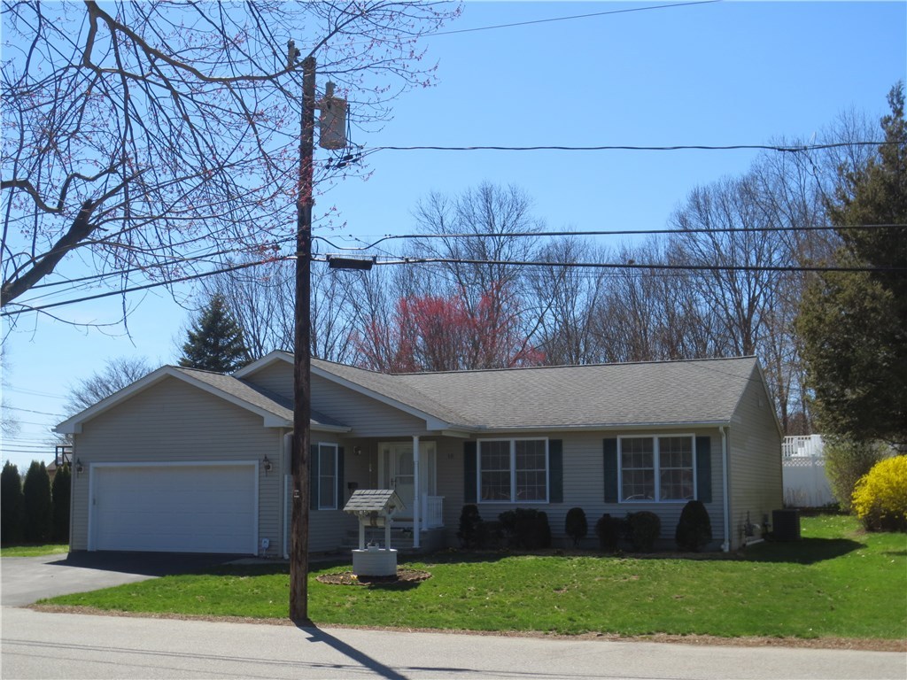18 Macarthur Road Woonsocket, RI 02895 - Photo 2 of 28