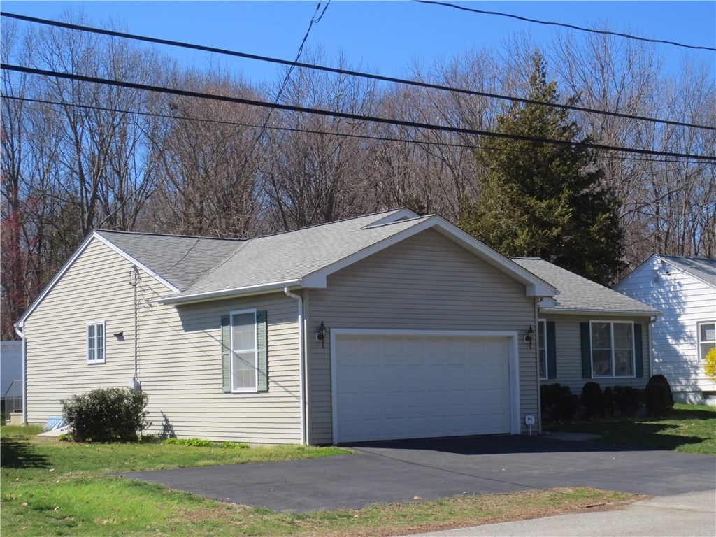 18 Macarthur Road Woonsocket, RI 02895 - Photo 3 of 28