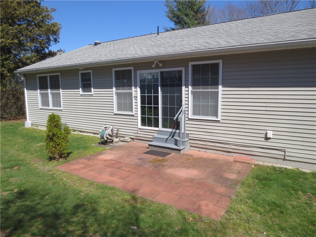 18 Macarthur Road Woonsocket, RI 02895 - Photo 4 of 28