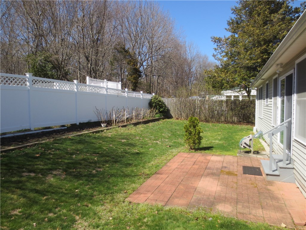 18 Macarthur Road Woonsocket, RI 02895 - Photo 5 of 28