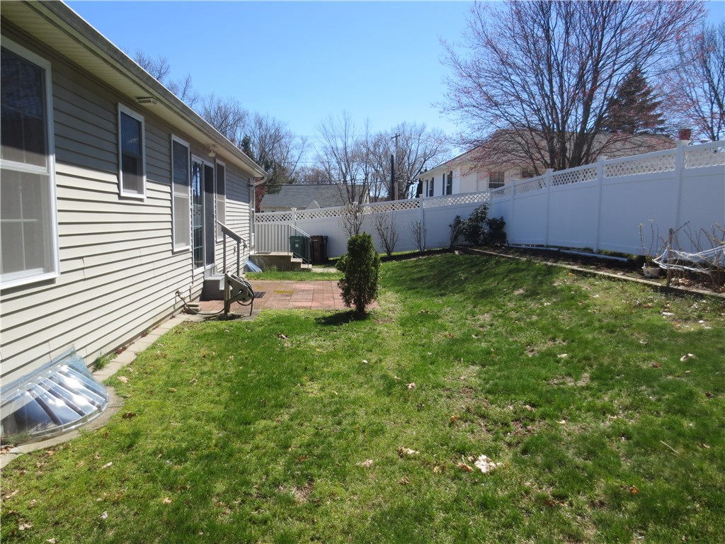 18 Macarthur Road Woonsocket, RI 02895 - Photo 6 of 28
